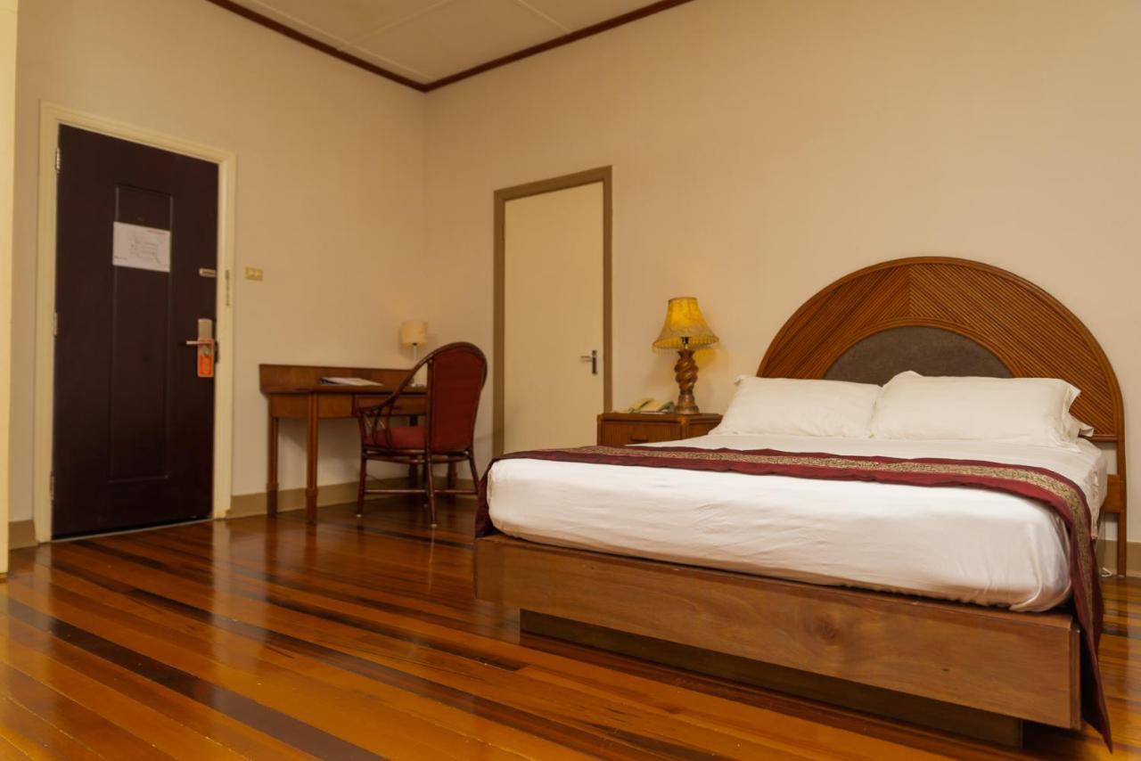 Herdmanston Lodge Hotel Georgetown Bagian luar foto